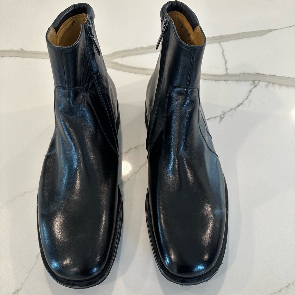 Taryn Rose Black  Men's Leather Extra Light Boots New Sz. 44, NWOT